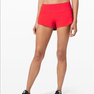Lulu lemon Speed Up Short 
2.5"